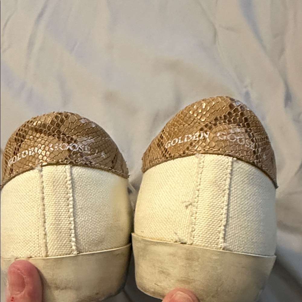 Golden Goose Super Star Tennis shoes. Women’s 8. Worn twice. All discolorations - Picture 6 of 8